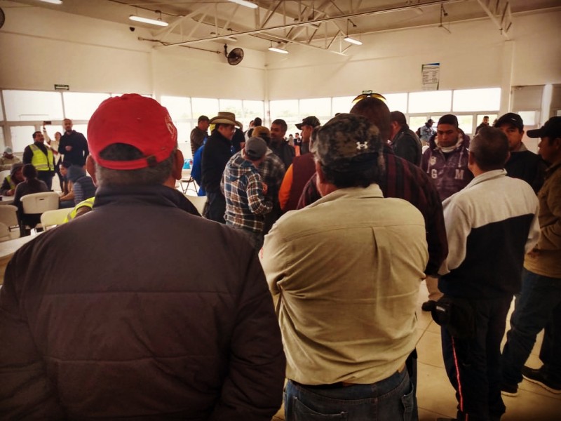 Trabajadores de obra de terminal marítima, en paro