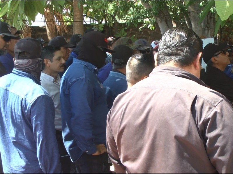 Trabajadores de Oomapas Navojoa exigen respeto al contrato colectivo