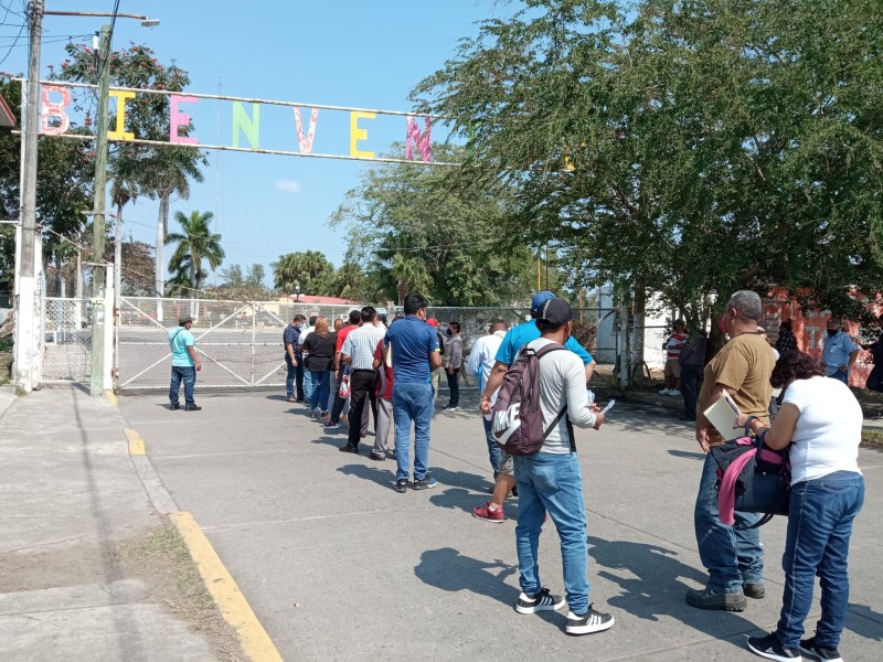 Trabajadores de otros estados aprovecharon vacunación en Tuxpan