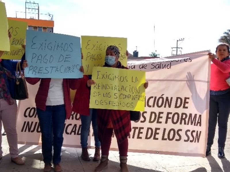 Trabajadores de salud, exigen pago de prestaciones