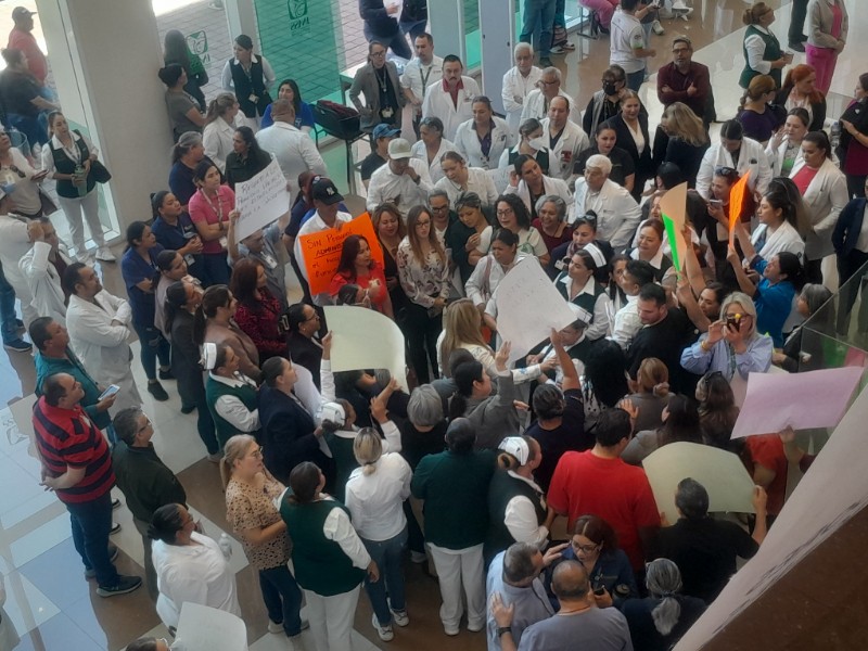 Trabajadores de Salud hacen paro laboral en todo el estado