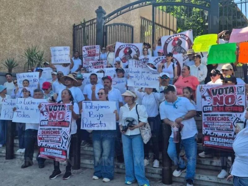Trabajadores de salud marchan en Culiacán por salarios e insumos