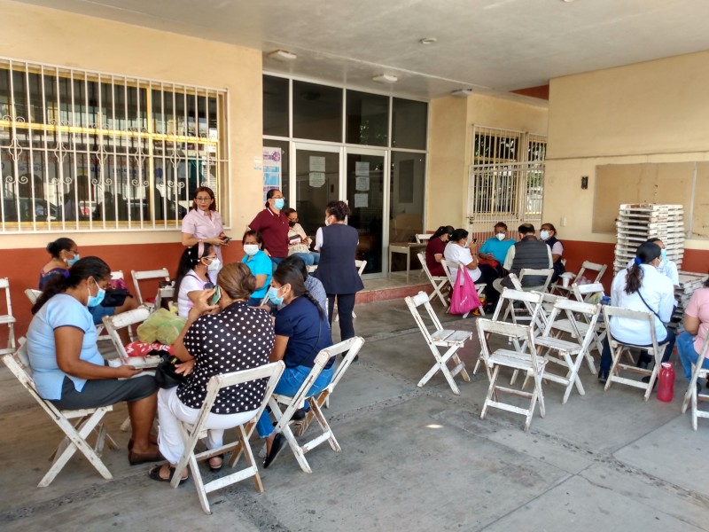 Trabajadores de salud paran labores en Juchitán