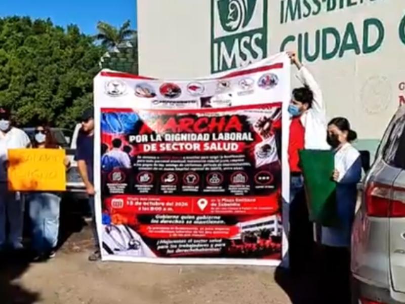 Trabajadores de salud protestan en Obregón tras años sin plaza fija