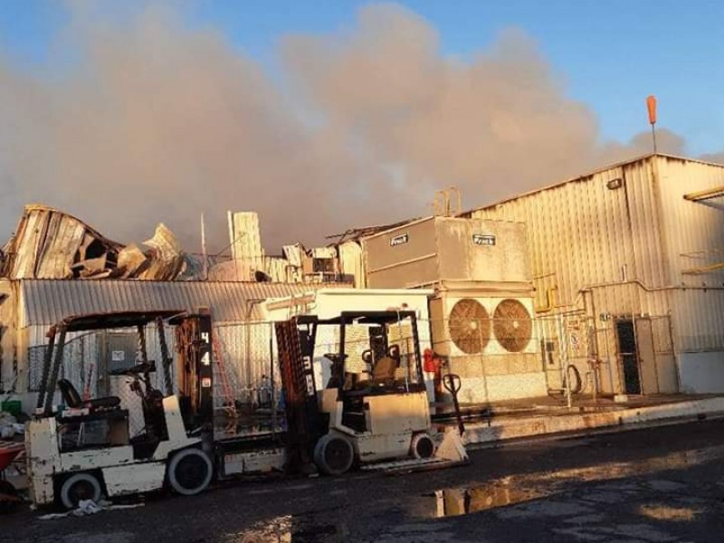 Trabajadores de SANA, en la incertidumbre tras el incendio.