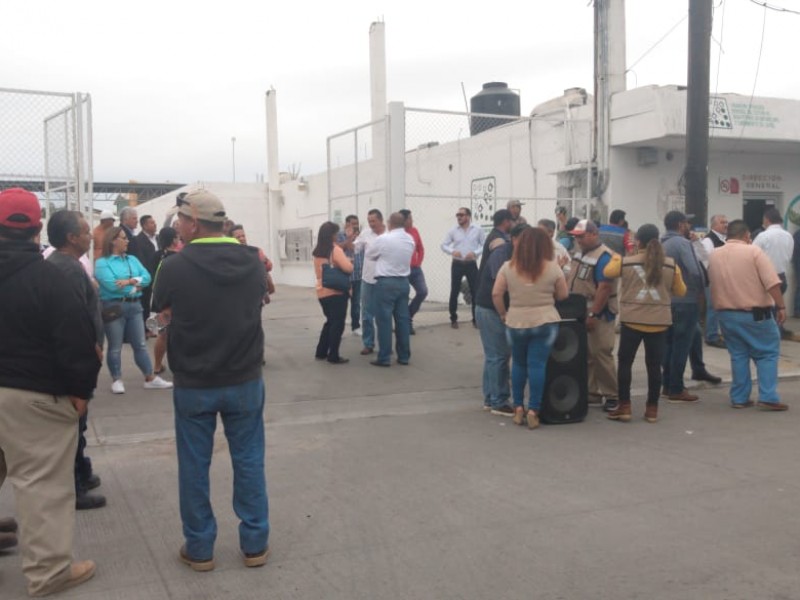 Trabajadores de SAPA cerraron la calle