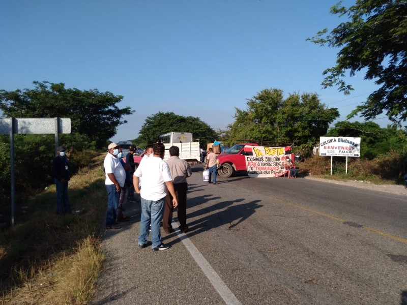 Trabajadores del Agua Potable de Juchitán toman la carretera