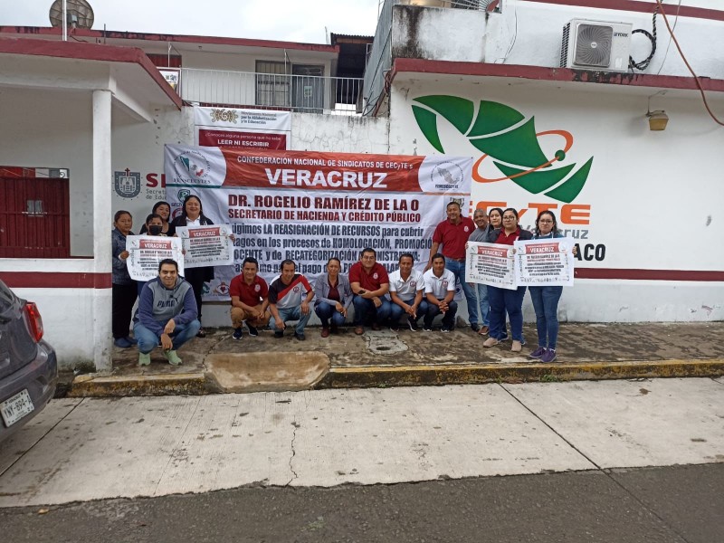 Trabajadores del CECYTEV realizan paro en 31 planteles de Veracruz