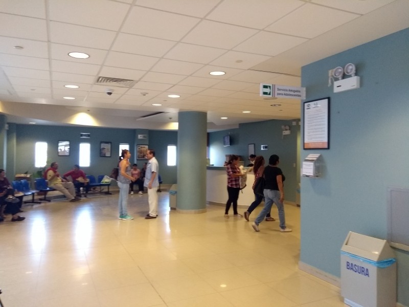 Trabajadores del Centro de Salud, esperan ser vacunados contra covid