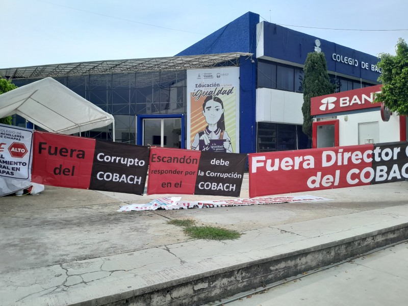 Trabajadores del Cobach toman oficinas administrativas