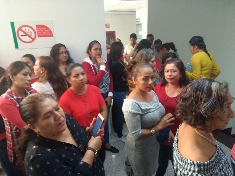 Trabajadores del Congreso exigen pago de aguinaldos