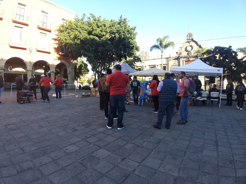 Trabajadores del DIF hacen plantón en Zapopan