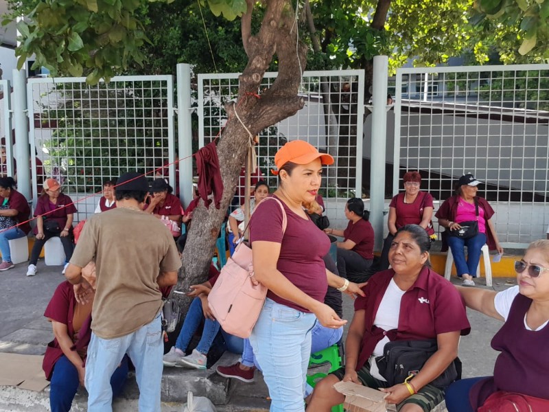 Trabajadores del hospital en incertidumbre por rescisión de contrato de LEIH