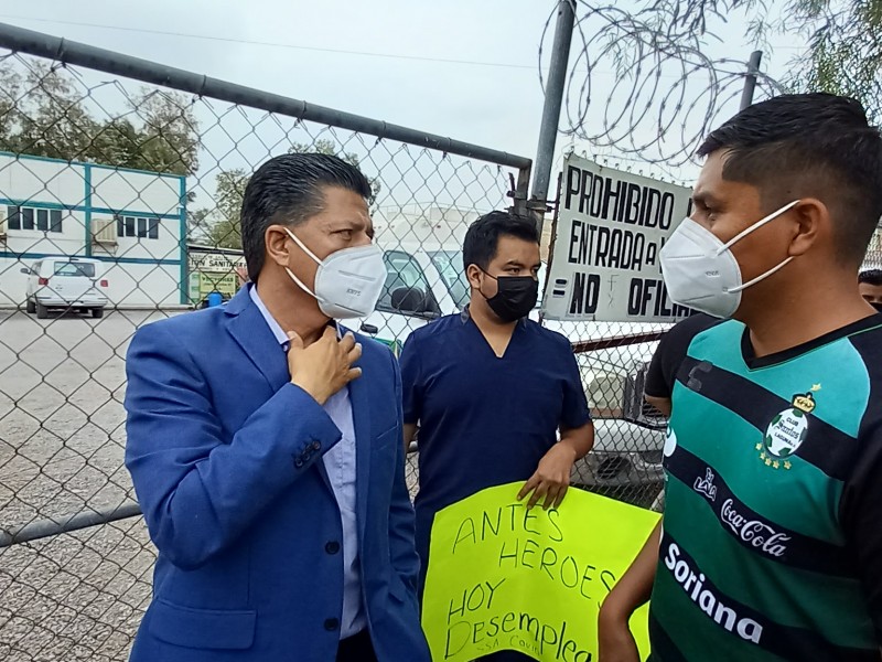 Trabajadores del Hospital General de Torreón protestan por despidos injustificados