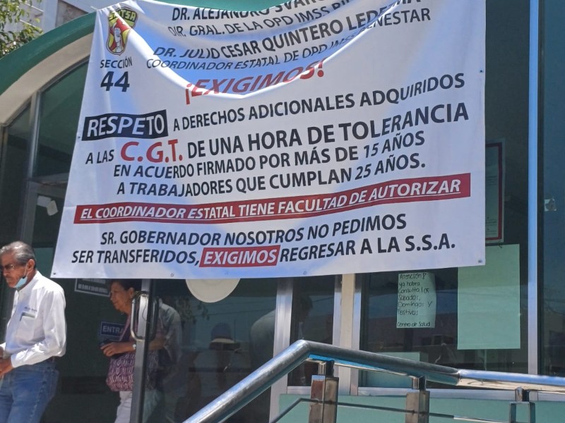 Trabajadores del IMSS Bienestar en Mazatlán se unen a protesta estatal