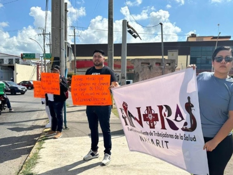 Trabajadores del IMSS-Bienestar reclaman pago retroactivo y entrega de uniformes