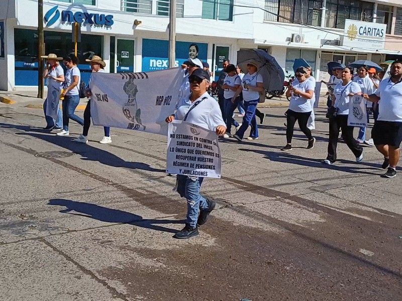Trabajadores del IMSS buscan regresar al régimen anterior de jubilaciones
