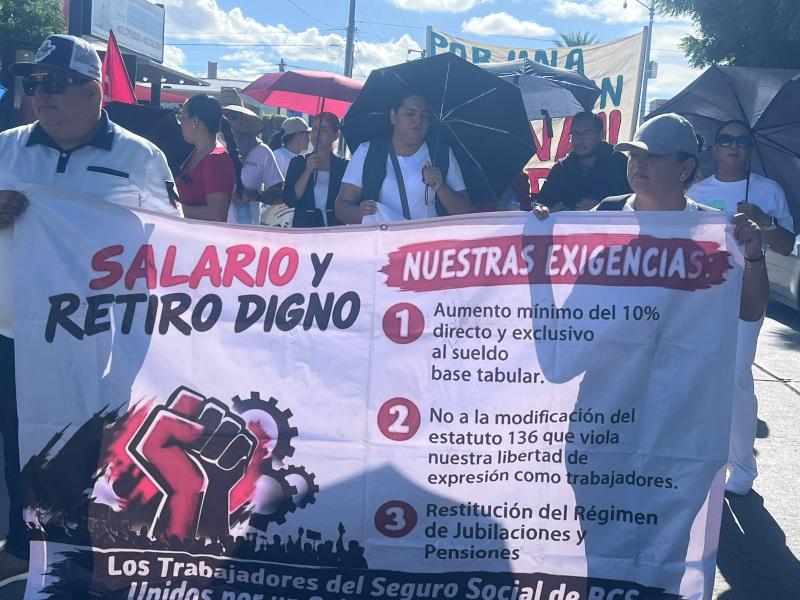 Trabajadores del IMSS en La Paz se suman a protesta nacional
