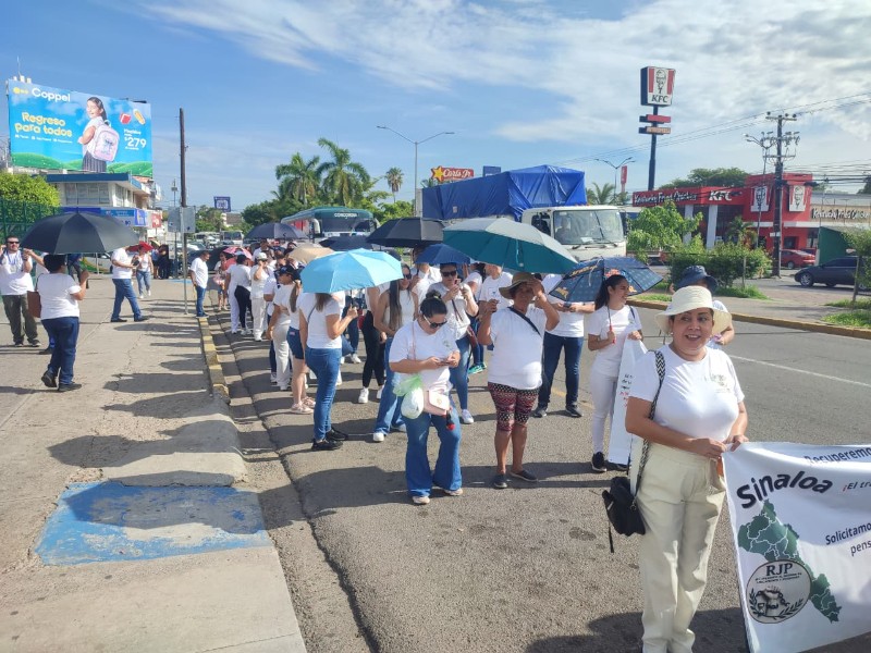 Trabajadores del IMSS en Mazatlán exigen cambio en reforma de Jubilaciones