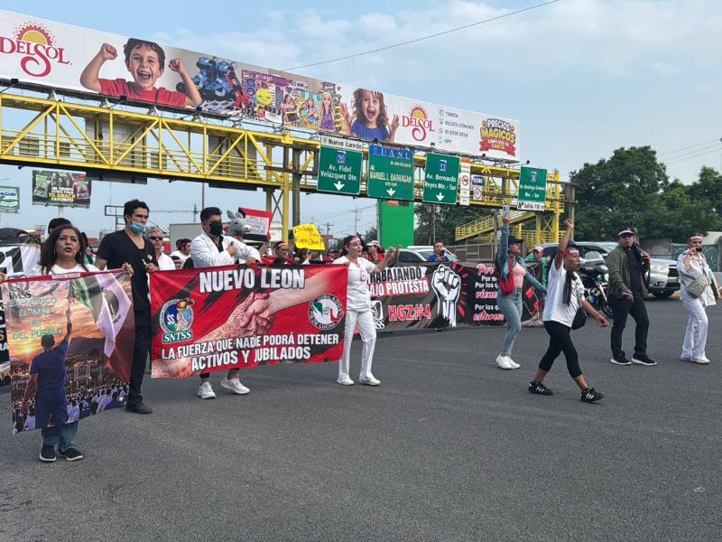 Trabajadores del IMSS marchan en Monterrey y exigen cambio sindical