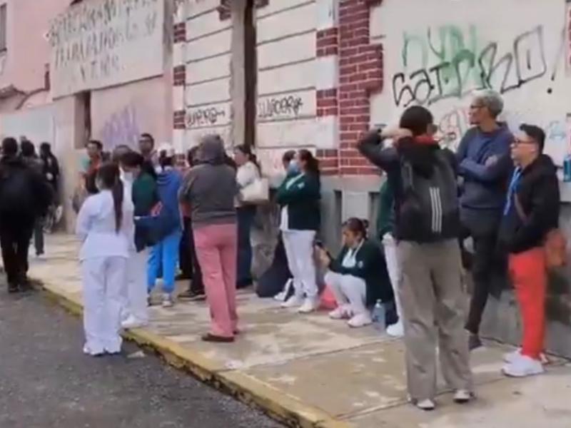Trabajadores del IMSS protestan en Puebla por salarios e insumos médicos