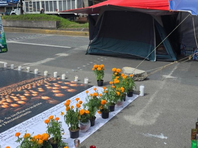 Trabajadores del IMSS refrendan mantener servicios pese a plantones en Toluca