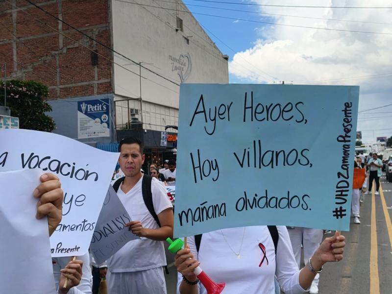 Trabajadores del IMSS Zamora marchan para exigir mejoras en insumos y personal