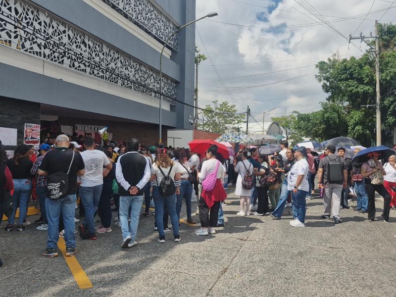 Trabajadores del Instituto Mexicano del Seguro Social exigen mejores condiciones laborales