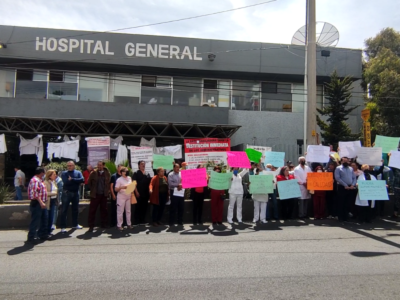 Trabajadores del ISSSTE continúan protesta con toma de bulevar