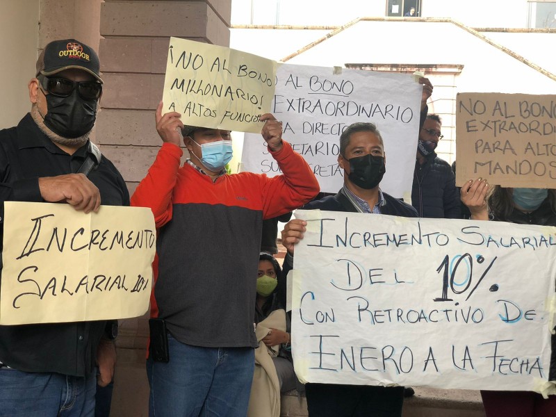 Trabajadores del IZC toman las instalaciones, desaprueban bono