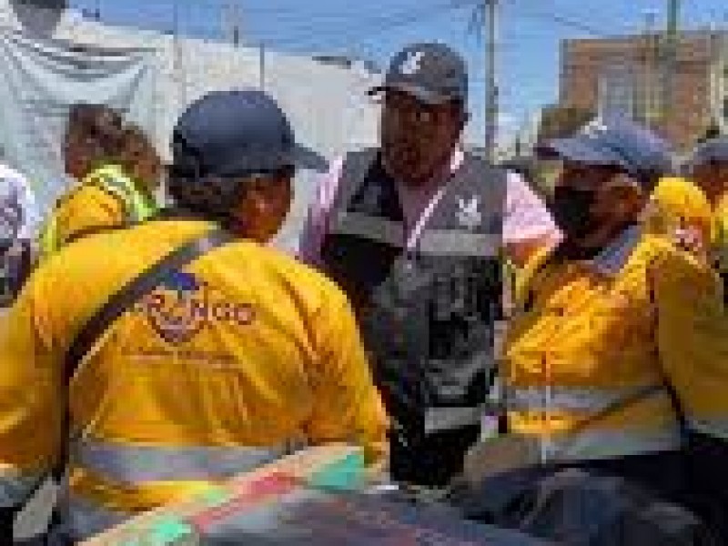 Trabajadores del municipio reclaman el pago de servicios funerarios