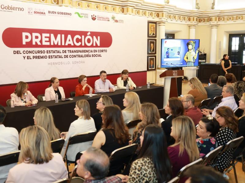 Trabajadores del Ostimuri, premiados por vigilar la remodelación del parque infantil