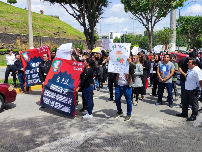 Trabajadores del Poder Judicial inician paro de labores en Xalapa