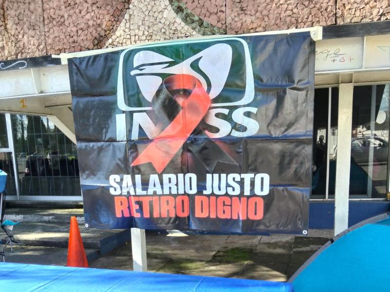 Trabajadores del salud mantienen protesta por salario y falta de insumos