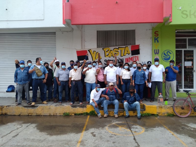 Trabajadores del SAPA de Juchitán amplían sus protestas