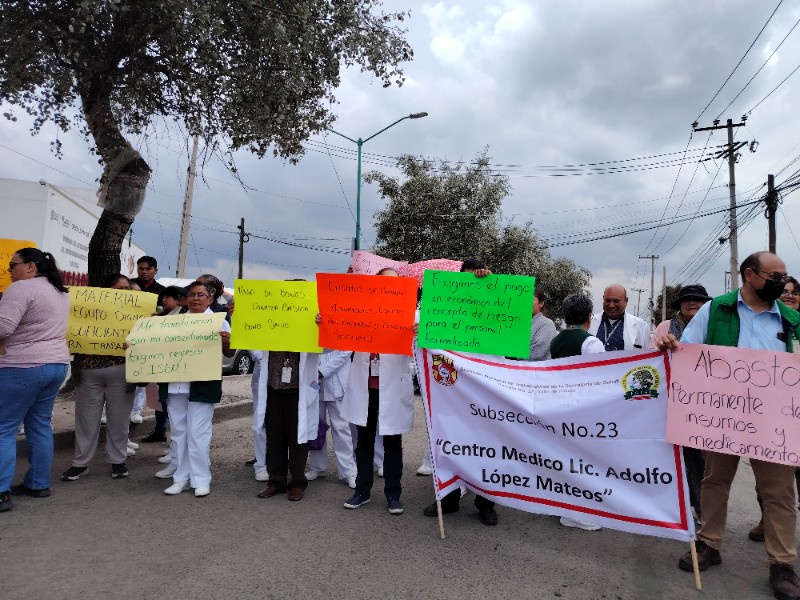Trabajadores del Sector Salud Edomex protestan por falta de todo