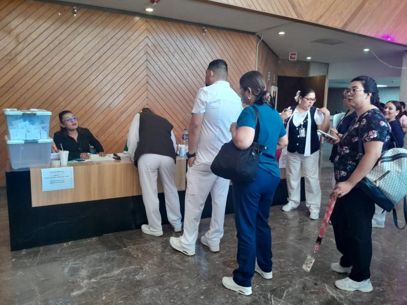 Trabajadores del Seguro Social definen el futuro de su contrato colectivo