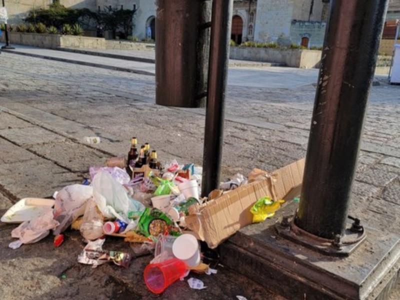 Trabajadores del servicio de limpia realizan paro laboral en Oaxaca