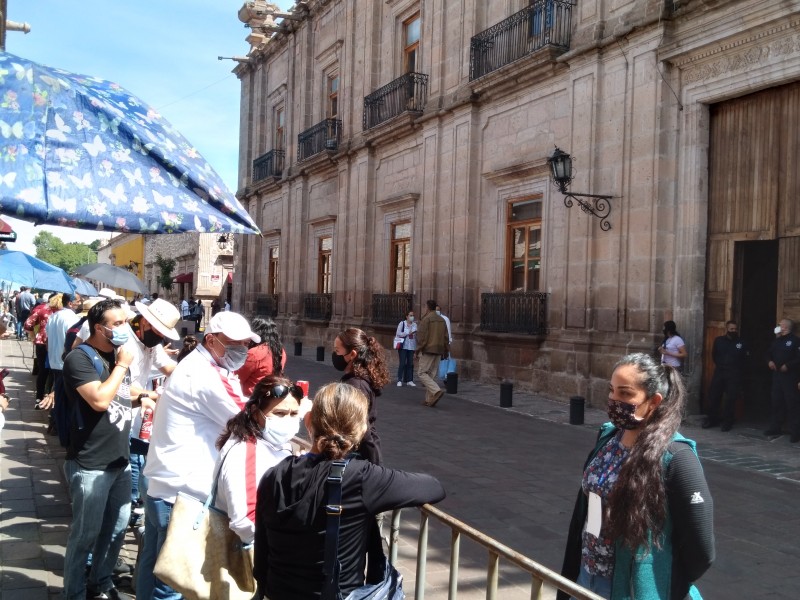 Trabajadores del SUTCECyTEM se manifiestan en visita de AMLO