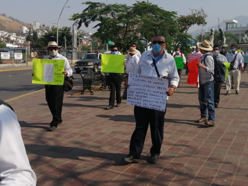 Trabajadores del transporte público exigen apoyo al gobierno del estado