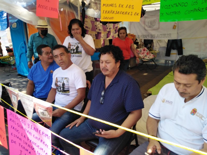 Trabajadores en huelga de hambre reportan deterioro de salud