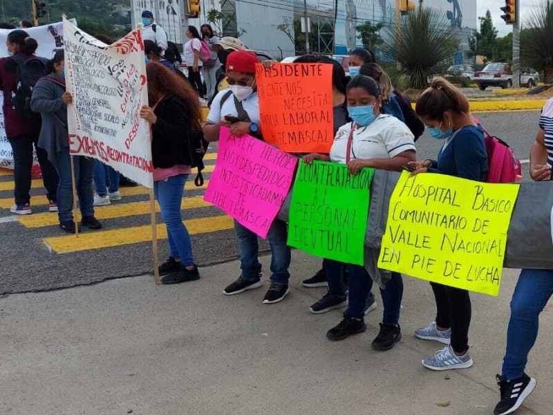 Trabajadores eventuales de SSO bloquean crucero al Aeropuerto capitalino