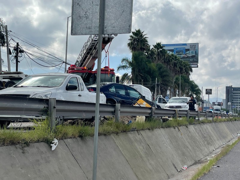 Trabajadores fueron arrollados mientras reparaban coladera. Uno murió en el lugar