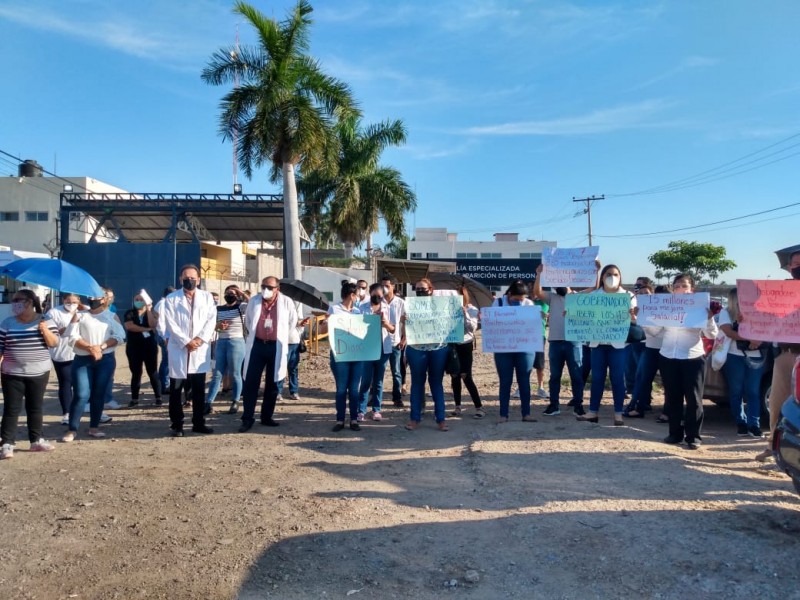 Trabajadores penitenciarios exigen el pago de compensación salarial