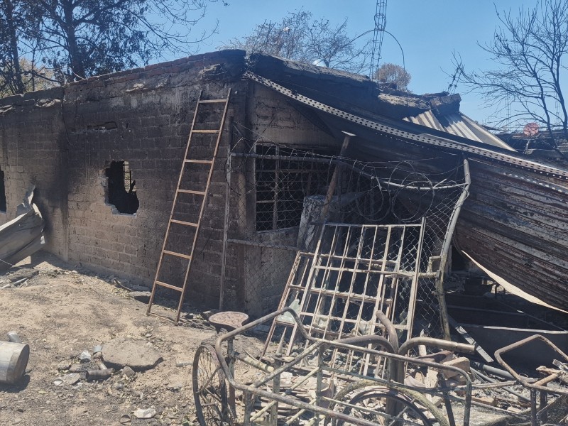 Trabajadores perforaban latas en fábrica de aerosoles incendiada