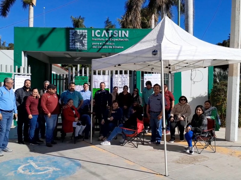 Trabajadores sindicalizados de ICATSIN en Guasave toman instalaciones