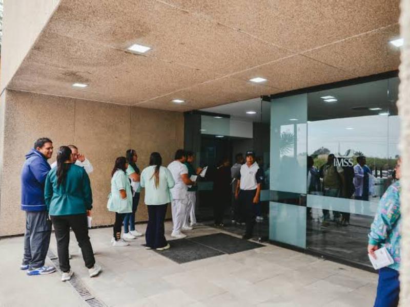 Trabajadores sindicalizados del IMSS acuden a votar