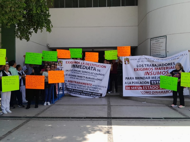 Trabajadores sindicalizados exigen cese de Cuitláhuac González, secretario de Salud
