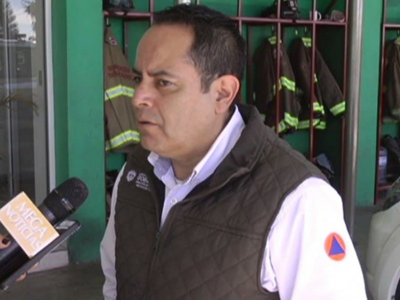 Trabajan 24 horas en incendio de relleno sanitario