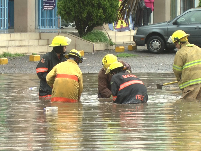 Trabajan en el desazolve de alcantarillas por temporada de lluvias